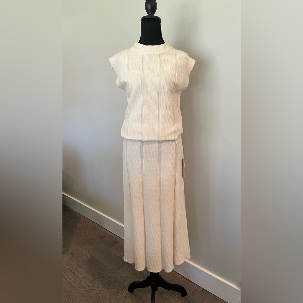 NWT CYRUS Stunning Cream Colored TWO PIECE Sweater Set